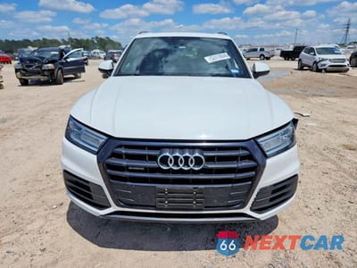 Piąte zdjęcie samochodu w środku: 2020 AUDI Q5 PREMIUM VIN:WA1ANAFY0L2106976 - miniatura
