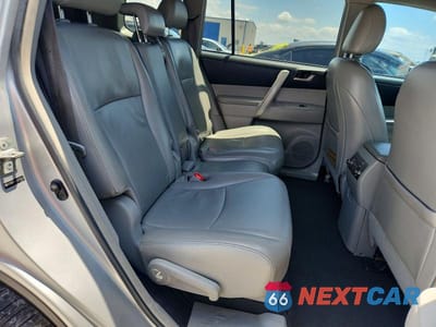 Zdjęcie 11 z 14 samochodu: 2013 TOYOTA HIGHLANDER SE VIN:5TDBK3EH5DS178542 - miniatura
