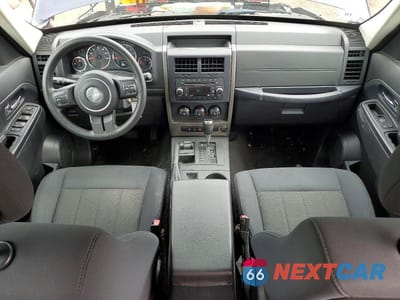 Zdjęcie 8 z 13 samochodu: 2012 JEEP LIBERTY SPORT VIN:1C4PJMAK3CW178439 - miniatura