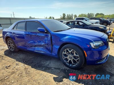 Czwarte zdjęcie samochodu z boku: 2018 CHRYSLER 300 S VIN:2C3CCAGG6JH296575 - miniatura