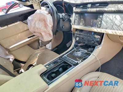 Zdjęcie 8 z 12 samochodu: 2016 JAGUAR XF PRESTIGE VIN:SAJBE4BV1GCY09916 - miniatura