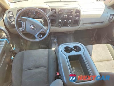 Zdjęcie 8 z 12 samochodu: 2011 CHEVROLET SILVERADO K1500 LS VIN:1GCRKREA1BZ461035 - miniatura