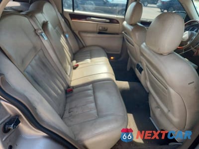 Zdjęcie 10 z 12 samochodu: 2003 LINCOLN TOWN CAR SIGNATURE VIN:1LNHM82W73Y617873 - miniatura