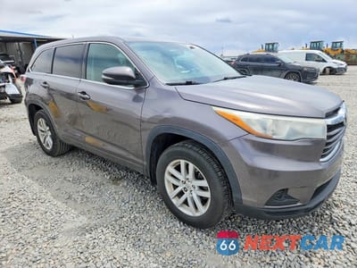 Czwarte zdjęcie samochodu z boku: 2015 TOYOTA HIGHLANDER LE VIN:5TDBKRFH2FS177658 - miniatura