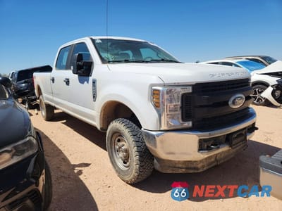 Czwarte zdjęcie samochodu z boku: 2018 FORD F250 SUPER DUTY VIN:1FT7W2BTXJEC45876 - miniatura