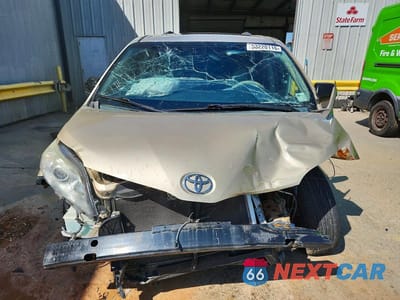 Piąte zdjęcie samochodu w środku: 2014 TOYOTA SIENNA XLE 8-PASSENGER VIN:5TDYK3DC3ES517705 - miniatura