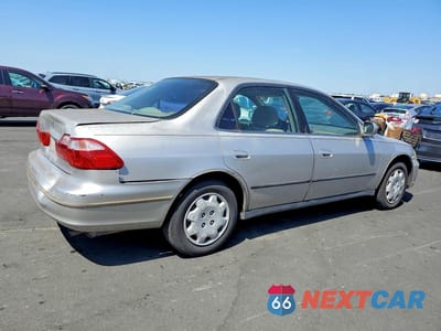 Trzecie zdjęcie samochodu z tyłu: 1999 HONDA ACCORD LX VIN:1HGCG6651XA136769 - miniatura