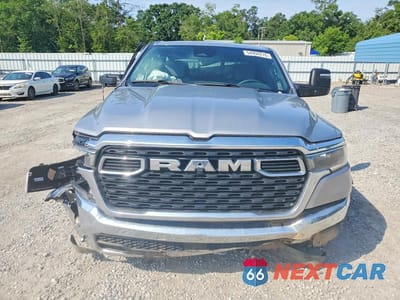 Piąte zdjęcie samochodu w środku: 2025 RAM 1500 BIG HORN VIN:1C6RREFG2SN570013 - miniatura