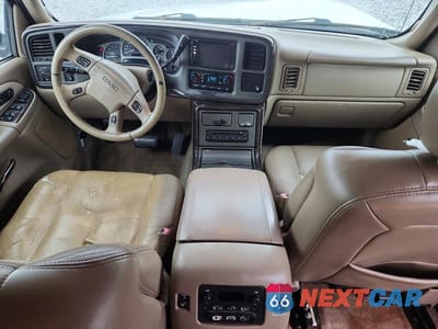 Zdjęcie 8 z 13 samochodu: 2005 GMC YUKON XL DENALI VIN:1GKFK66U65J204096 - miniatura