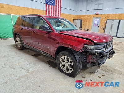 Czwarte zdjęcie samochodu z boku: 2023 JEEP GRAND CHEROKEE LIMITED VIN:1C4RJHBG6PC601564 - miniatura