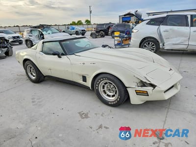 Czwarte zdjęcie samochodu z boku: 1981 CHEVROLET CORVETTE VIN:1G1AY8764BS402447 - miniatura