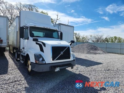 2017 VOLVO VNL SEMI TRUCK 4V4N39TG6HN988155 - główne zdjęcie licytacji z USA - miniatura