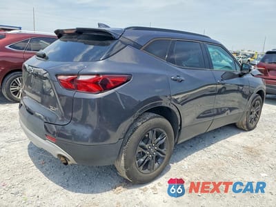 Trzecie zdjęcie samochodu z tyłu: 2021 CHEVROLET BLAZER VIN:3GNKBCRS4MS545617 - miniatura