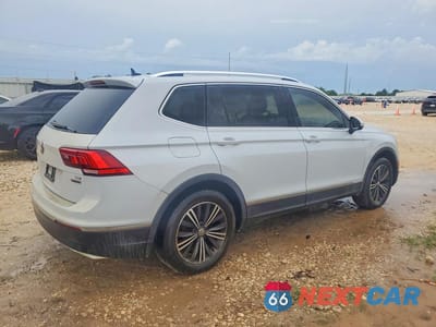Trzecie zdjęcie samochodu z tyłu: 2018 VOLKSWAGEN TIGUAN VIN:3VV2B7AX1JM105265 - miniatura
