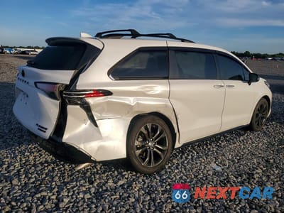 Trzecie zdjęcie samochodu z tyłu: 2022 TOYOTA SIENNA PLATINUM 7-PASSENGER VIN:5TDERKEC8NS089329 - miniatura