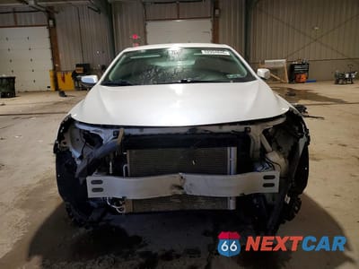 Piąte zdjęcie samochodu w środku: 2017 CHEVROLET MALIBU LT VIN:1G1ZE5ST9HF236211 - miniatura