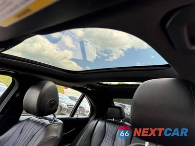 Zdjęcie 12 z 13 samochodu: 2018 MERCEDES-BENZ E 300 4MATIC VIN:WDDZF4KB8JA356550 - miniatura
