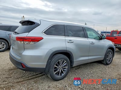 Trzecie zdjęcie samochodu z tyłu: 2018 TOYOTA HIGHLANDER XLE VIN:5TDJZRFH2JS523403 - miniatura
