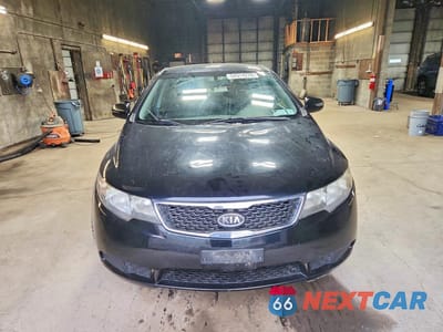 Piąte zdjęcie samochodu w środku: 2012 KIA FORTE EX VIN:KNAFU4A24C5472096 - miniatura