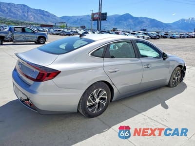 Trzecie zdjęcie samochodu z tyłu: 2023 HYUNDAI SONATA HYBRID BLUE VIN:KMHL24JJXPA078100 - miniatura