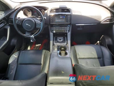 Zdjęcie 8 z 13 samochodu: 2017 JAGUAR F-PACE PREMIUM VIN:SADCJ2BN3HA491513 - miniatura