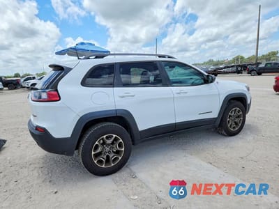 Trzecie zdjęcie samochodu z tyłu: 2020 JEEP CHEROKEE TRAILHAWK VIN:1C4PJMBX8LD607774 - miniatura