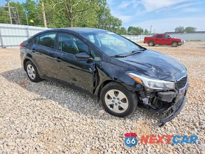 Czwarte zdjęcie samochodu z boku: 2017 KIA FORTE LX VIN:3KPFL4A77HE045363 - miniatura