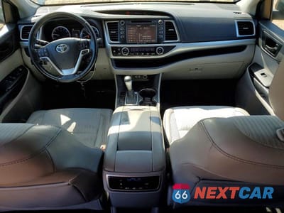 Zdjęcie 8 z 13 samochodu: 2017 TOYOTA HIGHLANDER LE PLUS VIN:5TDZZRFH5HS194094 - miniatura