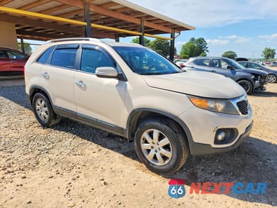 Czwarte zdjęcie samochodu z boku: 2011 KIA SORENTO LX VIN:5XYKT4A11BG035898 - miniatura
