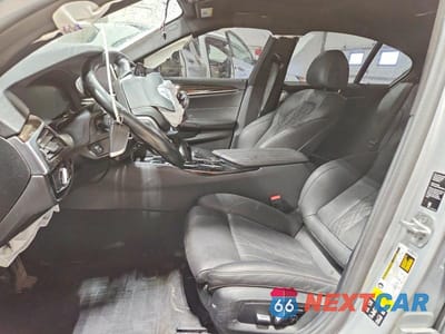 Zdjęcie 7 z 13 samochodu: 2021 BMW 530 XI VIN:WBA13BJ04MCF15335 - miniatura
