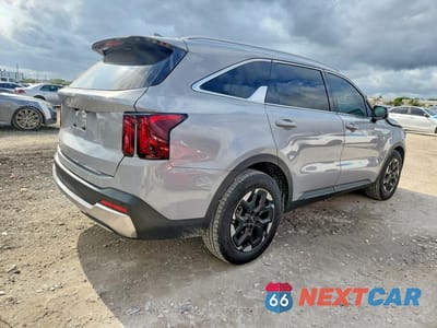 Trzecie zdjęcie samochodu z tyłu: 2025 KIA SORENTO S VIN:5XYRL4JC9SG348858 - miniatura