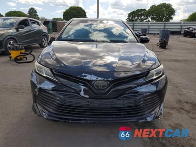 Piąte zdjęcie samochodu w środku: 2019 TOYOTA CAMRY LE VIN:4T1B11HK6KU196910 - miniatura