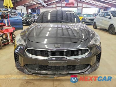 Piąte zdjęcie samochodu w środku: 2019 KIA STINGER BASE VIN:KNAE15LA0K6051161 - miniatura