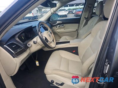 Piąte zdjęcie samochodu w środku: 2017 VOLVO XC90 T6 VIN:YV4A22PK1H1112147 - miniatura