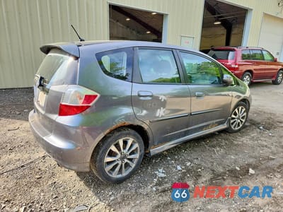 Trzecie zdjęcie samochodu z tyłu: 2013 HONDA FIT SPORT VIN:JHMGE8G59DC053718 - miniatura