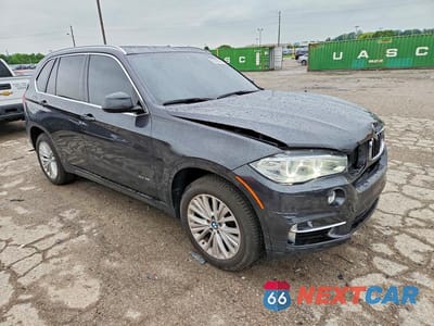 Czwarte zdjęcie samochodu z boku: 2016 BMW X5 XDRIVE35I VIN:5UXKR0C5XG0P30190 - miniatura