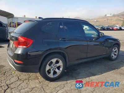 Trzecie zdjęcie samochodu z tyłu: 2015 BMW X1 SDRIVE28I VIN:WBAVM1C51FV316023 - miniatura