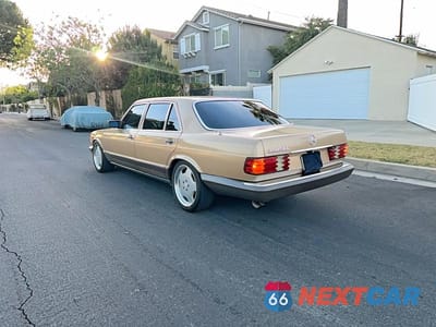 Trzecie zdjęcie samochodu z tyłu: 1983 MERCEDES-BENZ 380 380SEL VIN:WDBCA33A5DB041393 - miniatura