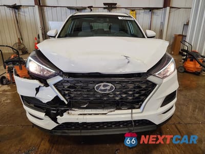 Piąte zdjęcie samochodu w środku: 2019 HYUNDAI TUCSON VALUE VIN:KM8J3CA40KU930390 - miniatura