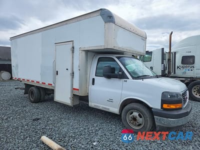 Czwarte zdjęcie samochodu z boku: 2022 GMC SAVANA CUTAWAY G4500 VIN:7GZ67UC73NN001159 - miniatura