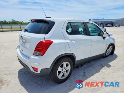 Trzecie zdjęcie samochodu z tyłu: 2020 CHEVROLET TRAX LS VIN:KL7CJKSB9LB075824 - miniatura