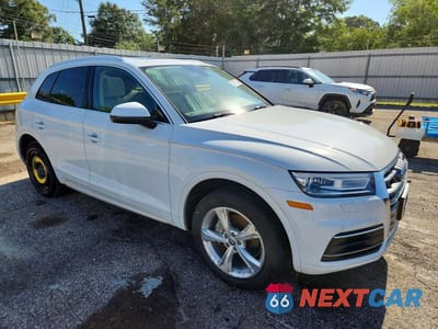 Czwarte zdjęcie samochodu z boku: 2020 AUDI Q5 PREMIUM VIN:WA1ANAFY8L2017740 - miniatura