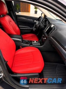 Piąte zdjęcie samochodu w środku: 2018 CHRYSLER 300 TOURING VIN:2C3CCAAG3JH331775 - miniatura