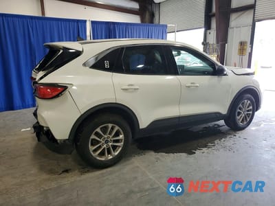 Trzecie zdjęcie samochodu z tyłu: 2022 FORD ESCAPE SE VIN:1FMCU9G60NUA60887 - miniatura