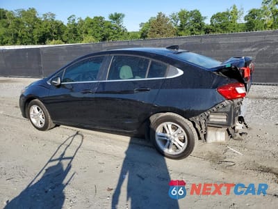 Drugie zdjęcie samochodu z przodu: 2018 CHEVROLET CRUZE LT VIN:1G1BE5SM5J7235535 - miniatura