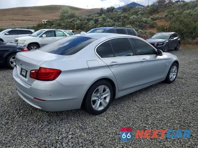 Trzecie zdjęcie samochodu z tyłu: 2012 BMW 528 XI VIN:WBAXH5C53CDW02039 - miniatura