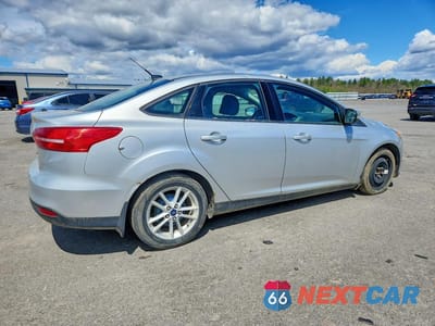 Trzecie zdjęcie samochodu z tyłu: 2015 FORD FOCUS SE VIN:1FADP3F20FL233865 - miniatura