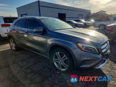 Czwarte zdjęcie samochodu z boku: 2015 MERCEDES-BENZ GLA 250 4MATIC VIN:WDCTG4GB2FJ034364 - miniatura