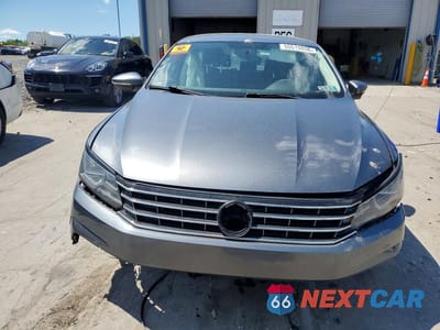 Piąte zdjęcie samochodu w środku: 2016 VOLKSWAGEN PASSAT S VIN:1VWAT7A36GC059895 - miniatura