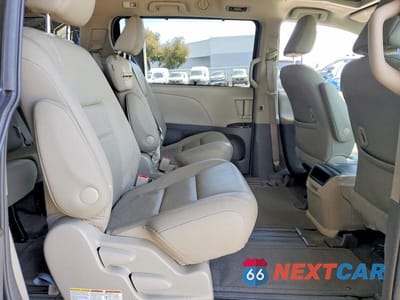 Zdjęcie 11 z 14 samochodu: 2016 TOYOTA SIENNA XLE 8-PASSENGER VIN:5TDYK3DCXGS762052 - miniatura